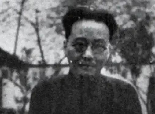1975年，香港的一家酒店里，69岁的周养浩，正坐立不安地等着去台湾的船票，可台