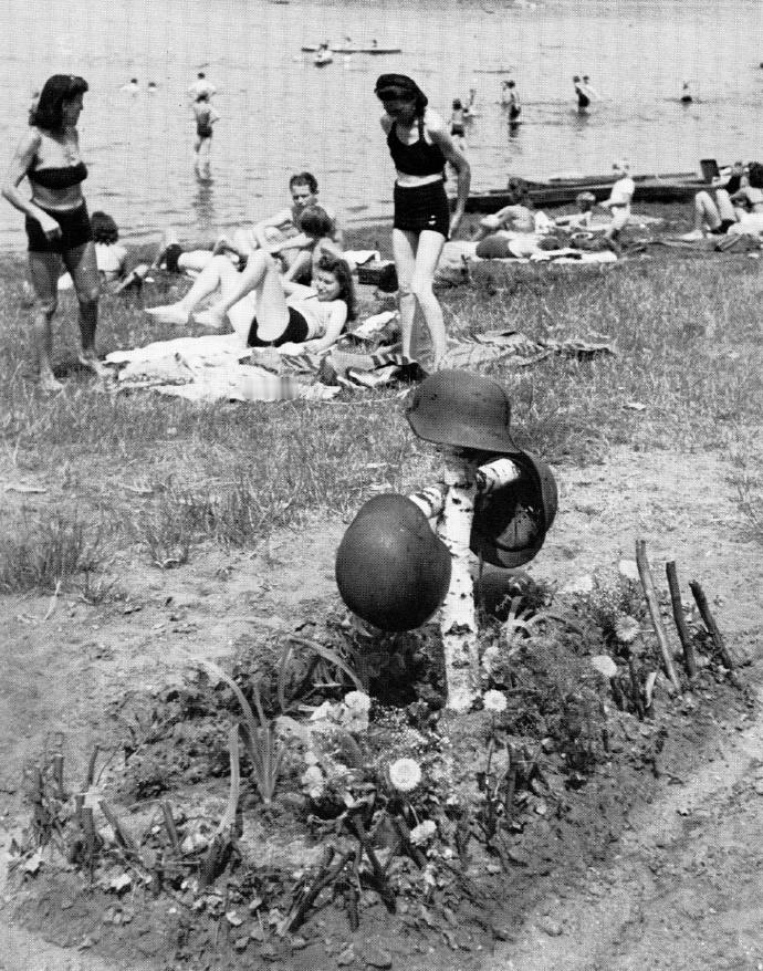 1945柏林，河畔的游人与坟墓​​​