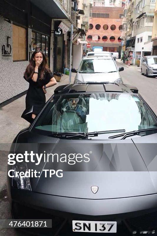 Angelababy撕拉片权威脸蛋还记得2014年baby生日时，黄教主当众