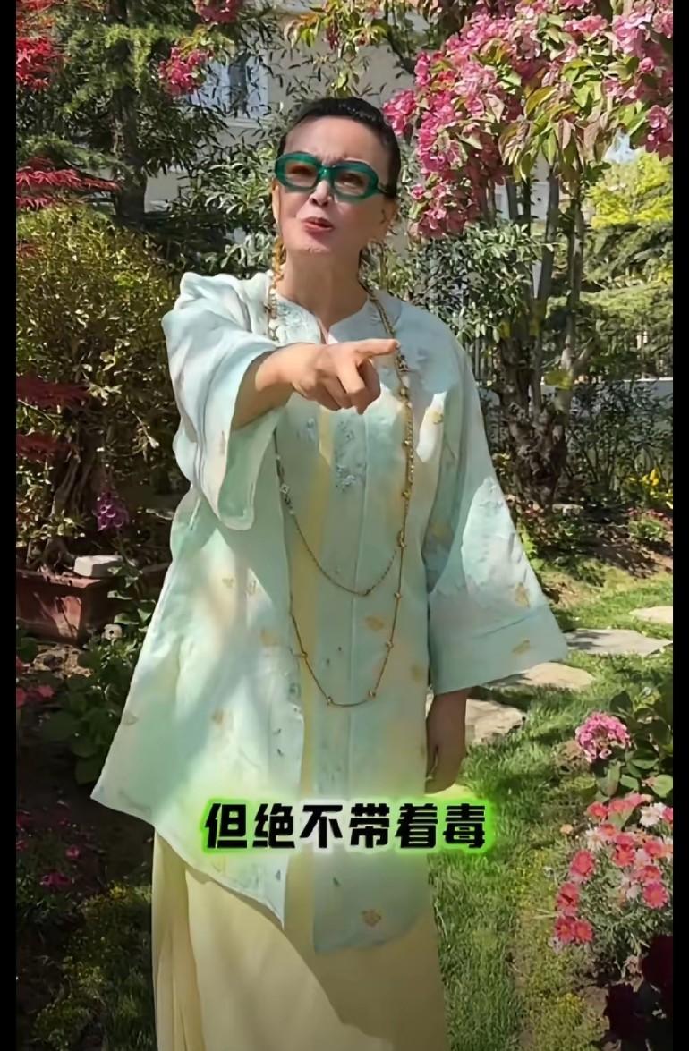 马筱梅带着孙子回北京，张兰没有表达喜悦，一句“见过最黑的夜仍做自己的灯，我带着伤