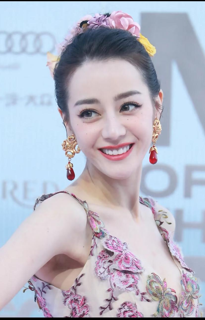 热巴现在处境很尴尬论流量和粉丝数是Top级的，可是论播剧数据，却远不如其他女“