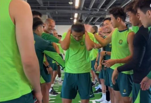 连续缺席2场国安比赛！张玉宁今日回归，全队用“特殊方式”欢迎