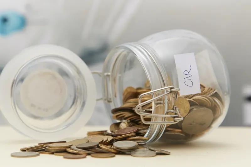 你觉得存钱和买保险哪个更靠谱存钱和买保险，哪个更靠谱？其实它们是理财的“黄金搭