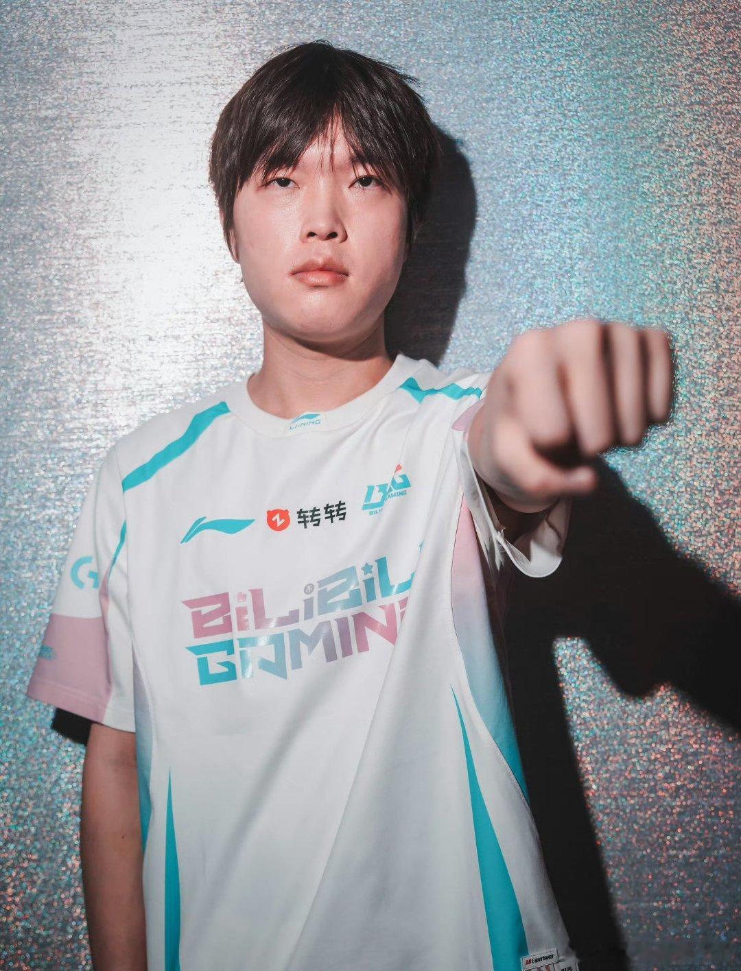 唉！这就是现实，在MSI被暴打！回到LPL转一圈，发现还没人打的过Bin！也许这