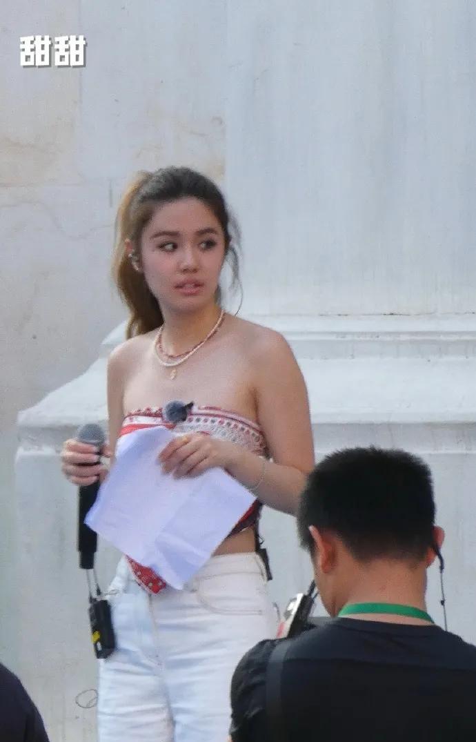 钟镇涛女儿出道，星二代又掀“出道风暴”钟镇涛21岁爱女钟懿刚毕业，就官宣