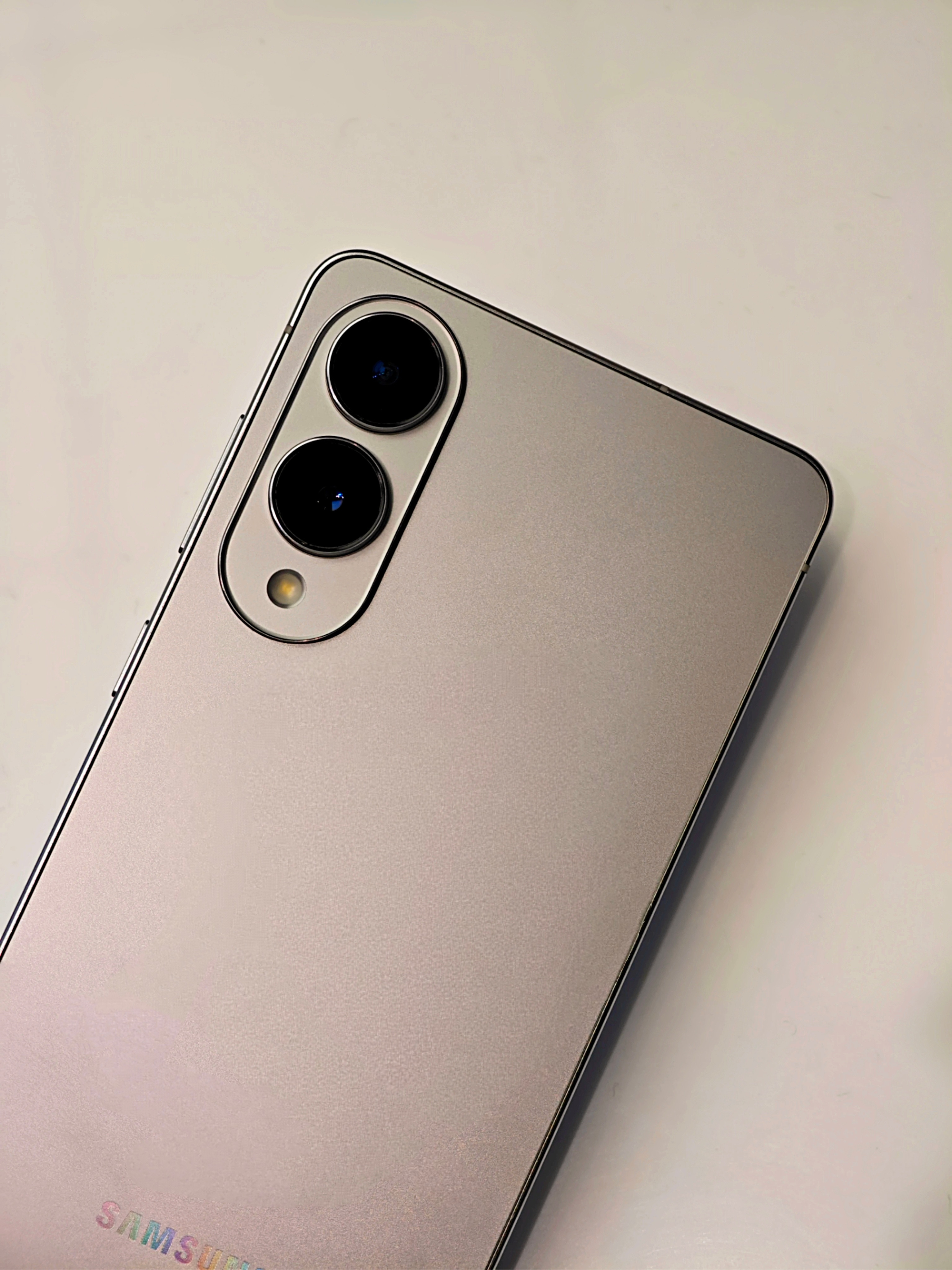 三星S26系列重新回归中杯，大杯，超大杯，主打2亿主摄。Edge