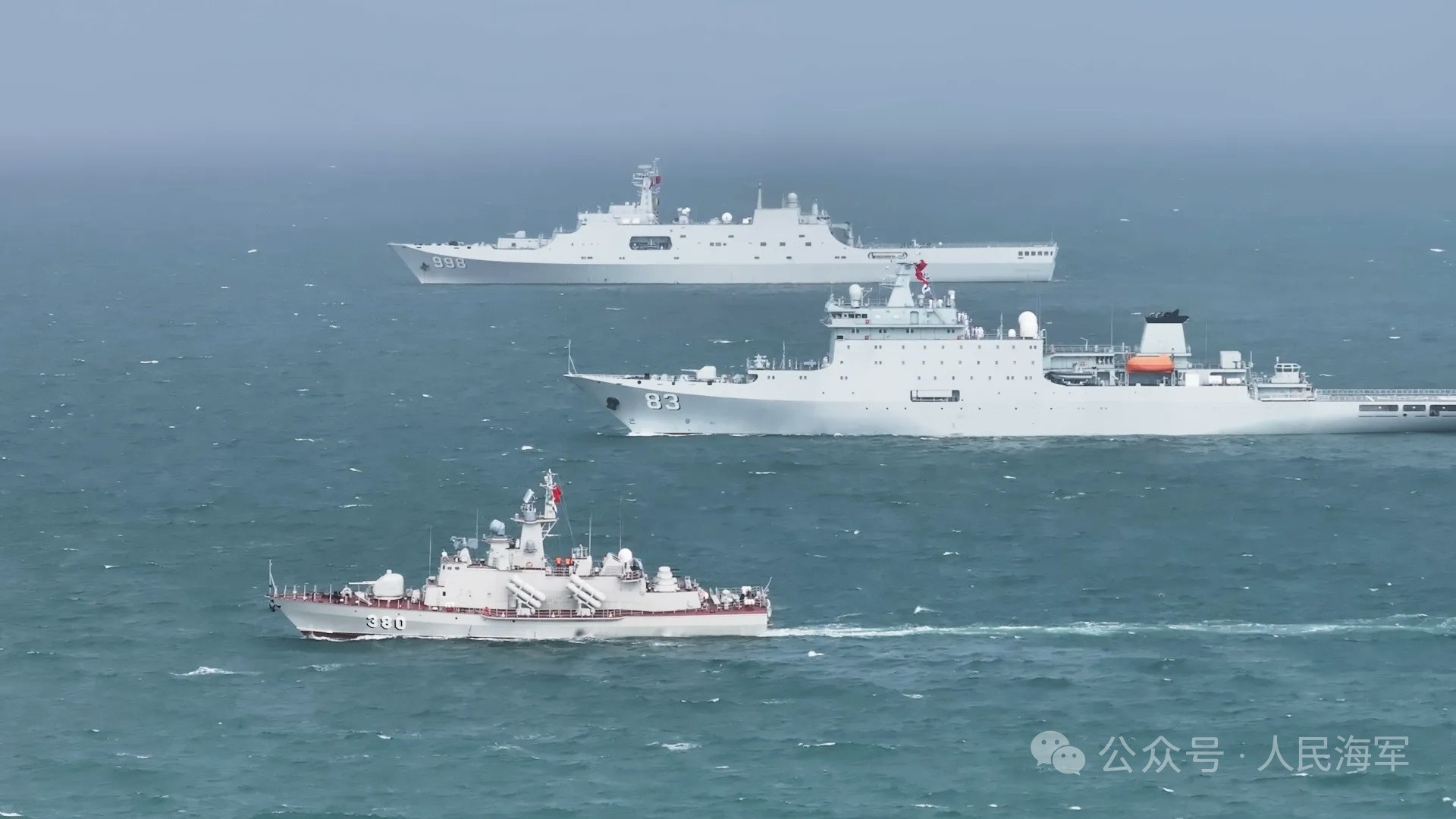 与中国海军戚继光舰、昆仑山舰联合训练的越南海军“闪电”级导弹艇，四座四联装KH-
