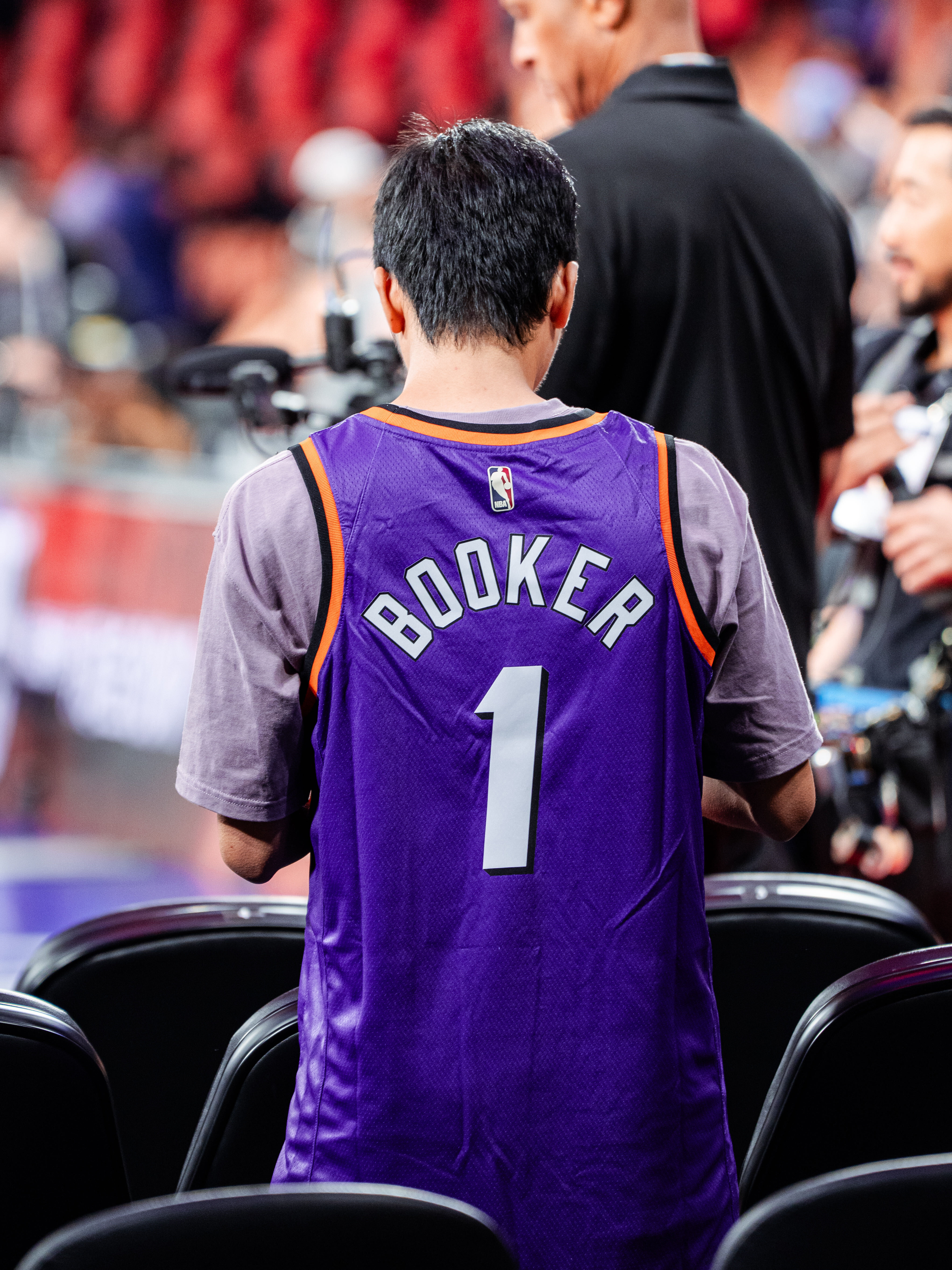 球迷已经到场准备！就等收割比赛！🔥NBA中国赛2025丨菲尼克斯太阳