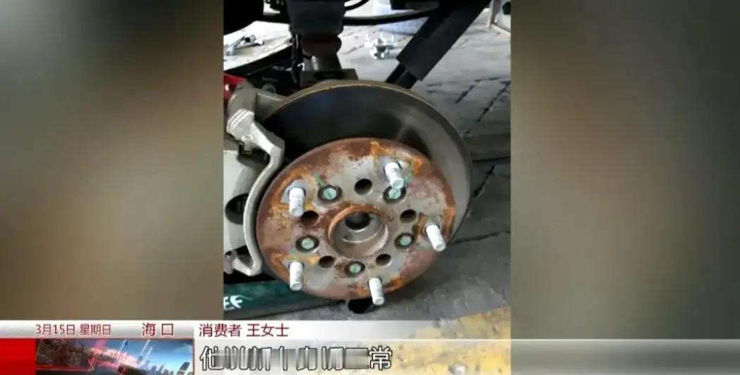 海南海口，女子花21万买了一台商务车，万万没想到，车子在做首保时，女子发现车子配