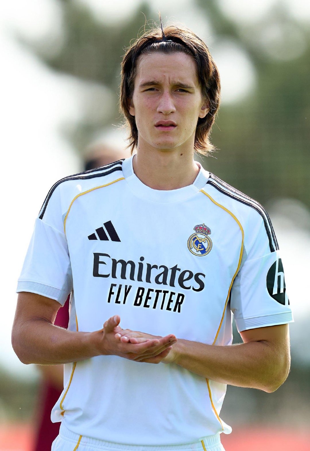 马卡报：皇马将霍安·马丁内斯视为未来几年防线上的关键支柱之一，阿隆索100%相信