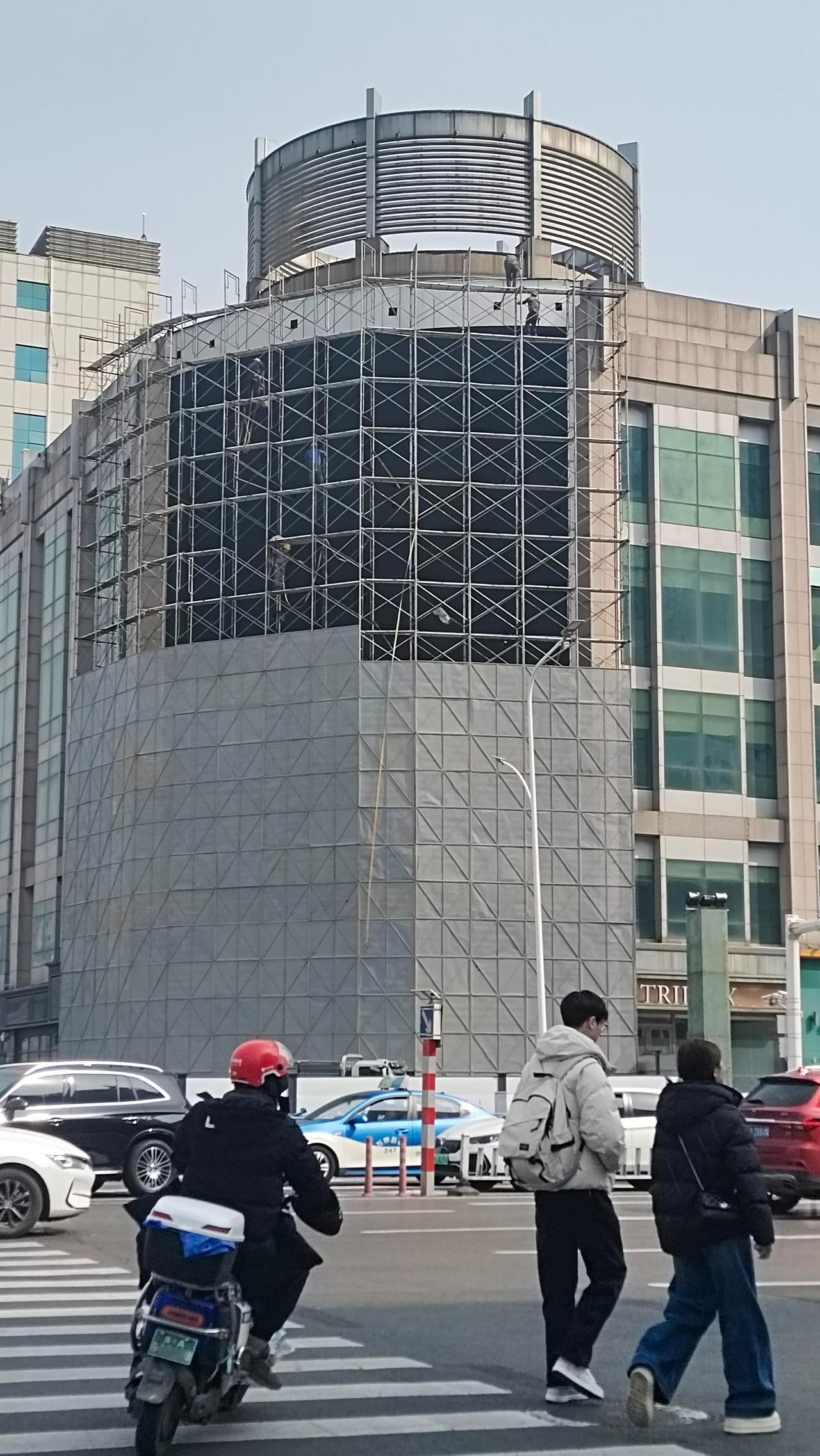 石家庄北国商城东侧（原新天地商场）改造进行中，你期待吗！建设大街与中山路交口东南