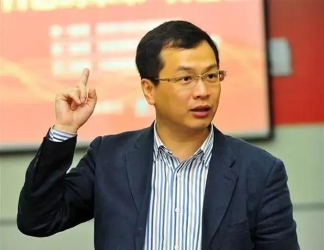 要给罗智强点赞！前天，罗智强在参加民众党在民进党中央党部门口举办的反恶罢活动，高