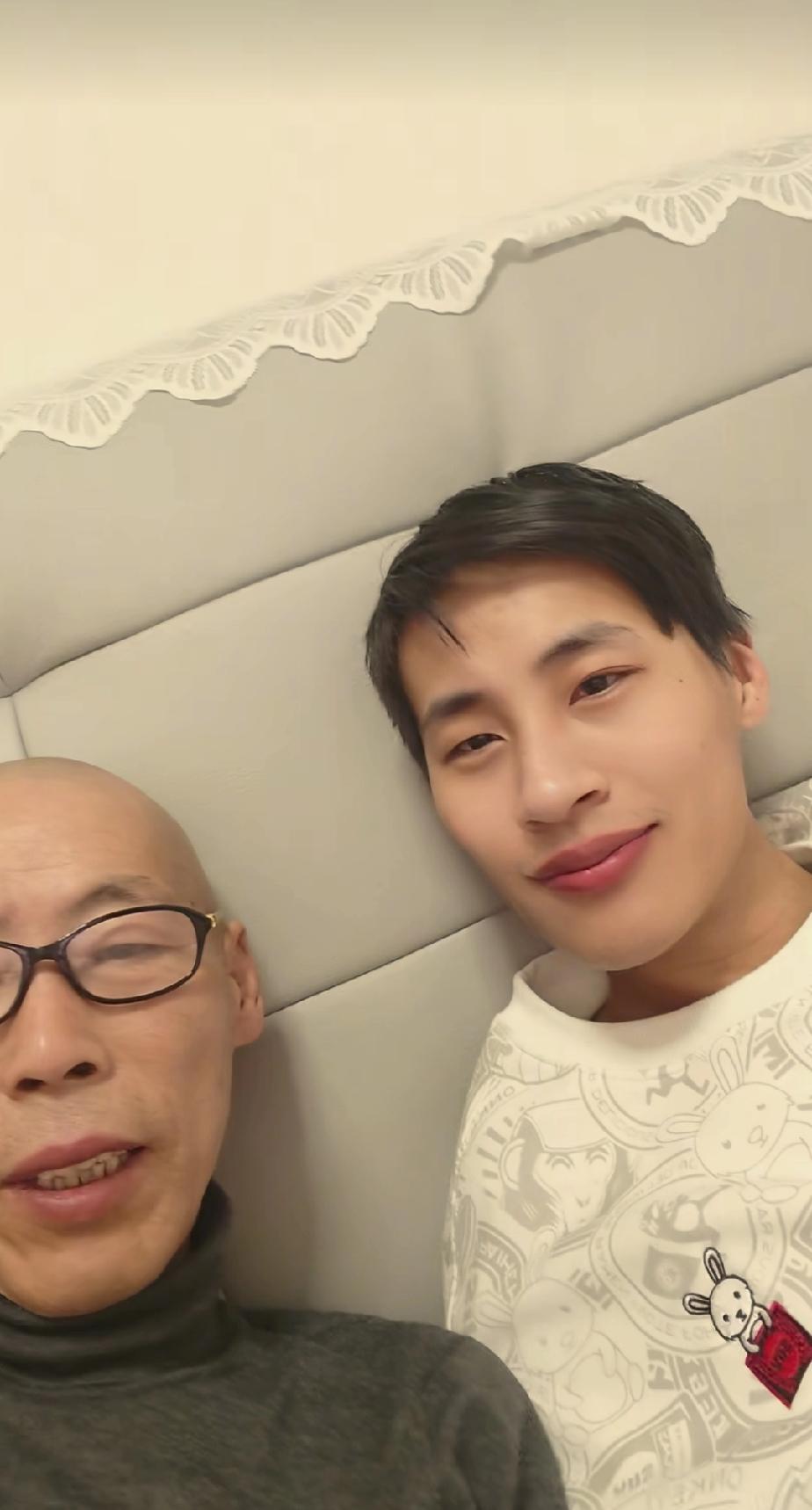 想想张云鹏在国外留着长头发，过得不如意就让人心疼，他估计没有苏牙子那么幸运，至少