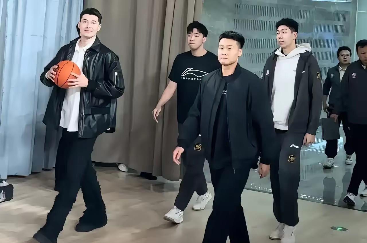 新疆男篮近期传闻要与四川男篮进行交易合作，这是个非常令人期待的时刻，期望能早日达