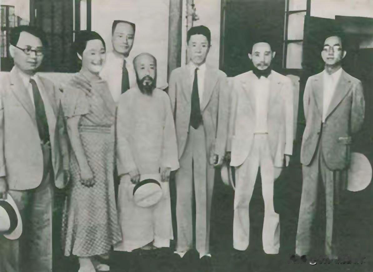 红军落脚陕北后，蒋介石为何突然停止万里追击？不是心软，是彻底追不动了很多人