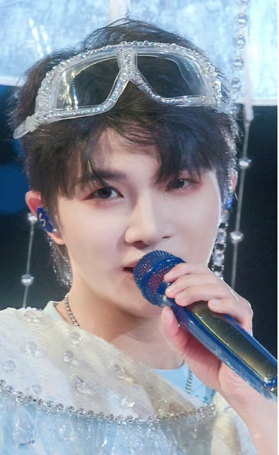 太原第二天妆容比前一天浓了点好美​​​