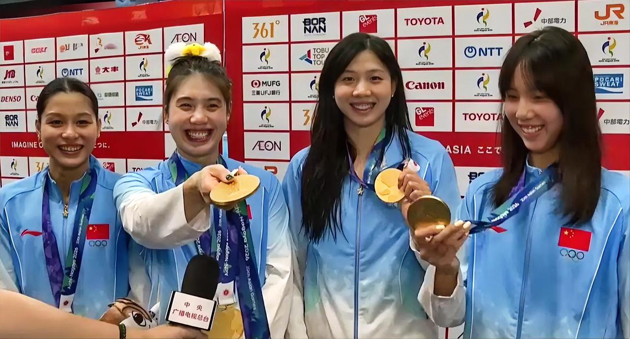 彭旭玮、唐钱婷、张雨霏和余依婷四朵金花，在女子4×100米混合泳接力比赛中，以3