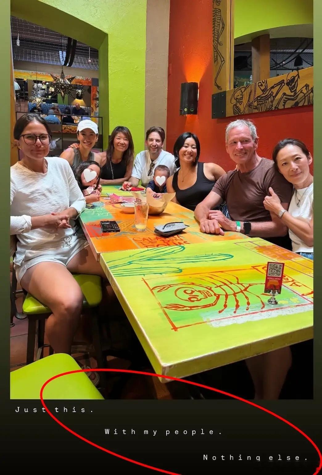 谢贤离世后谢婷婷罕露脸，带子女出席聚会笑容满面，已返回加拿大！