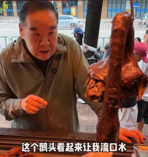 刘晓庆在自传里写了一件圈内人都知道、但没人敢明说的事：拍戏相处日久，部分男女演员