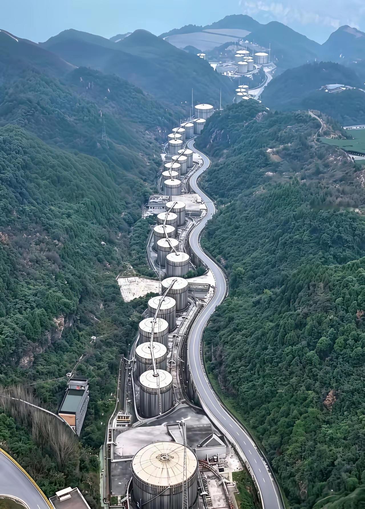 外国卫星和间谍看到都傻眼了！还以为立功了，结果看的是贵州的酒厂。