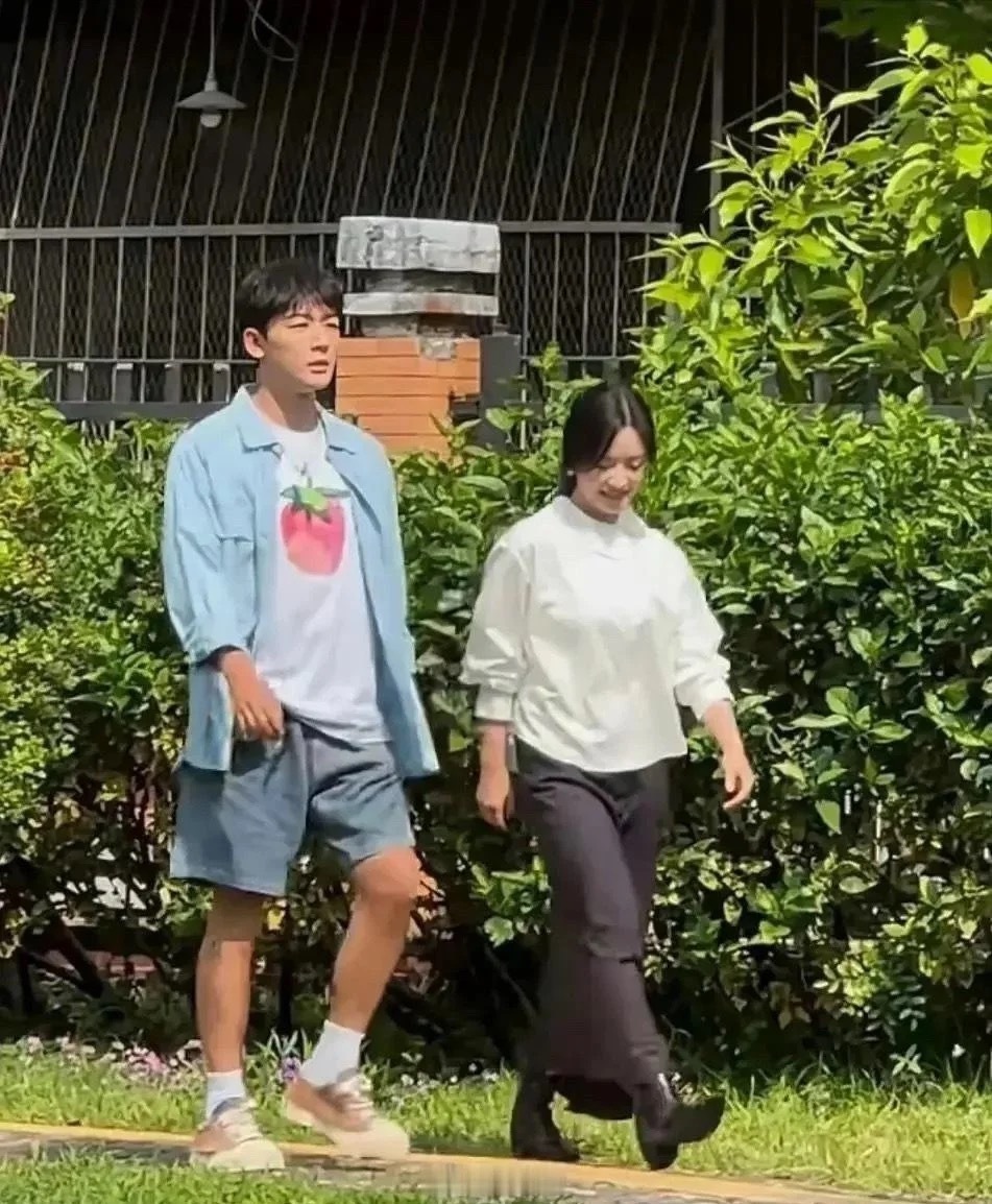 史上最糟糕的路透出现了，给人拍的又肥又矮，谁拍的，可否壁垒一下