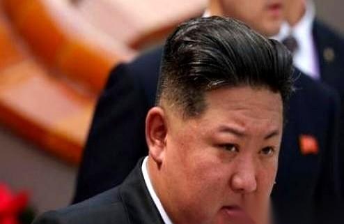 这事儿绝了。人家把一个能打到你老家的洲际核导弹基地，建了整整20年，就建在咱们