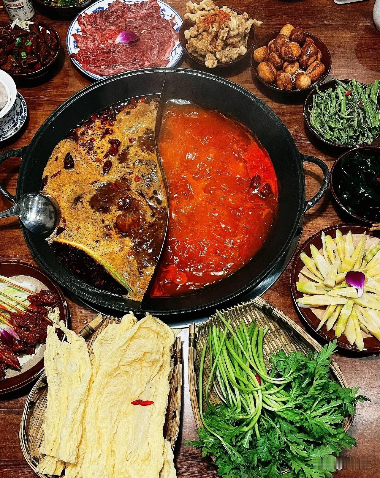 发现了吗？和朋友或者同事吃火锅定律，​刚开始：这个真好吃，那个也好吃。​到最