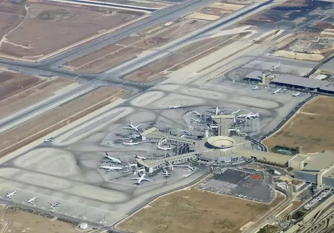 以色列被吓一跳，F-35全球首次战损差点上演！日前也门胡塞武装再次发射导弹攻击