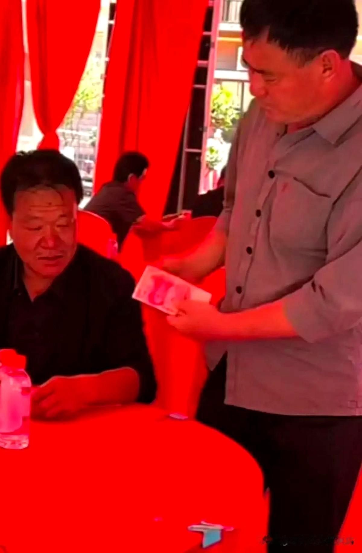 6月1日，哥哥的儿子要结婚，弟弟知道以后来到婚礼现场。哥哥和弟弟因分家产大吵