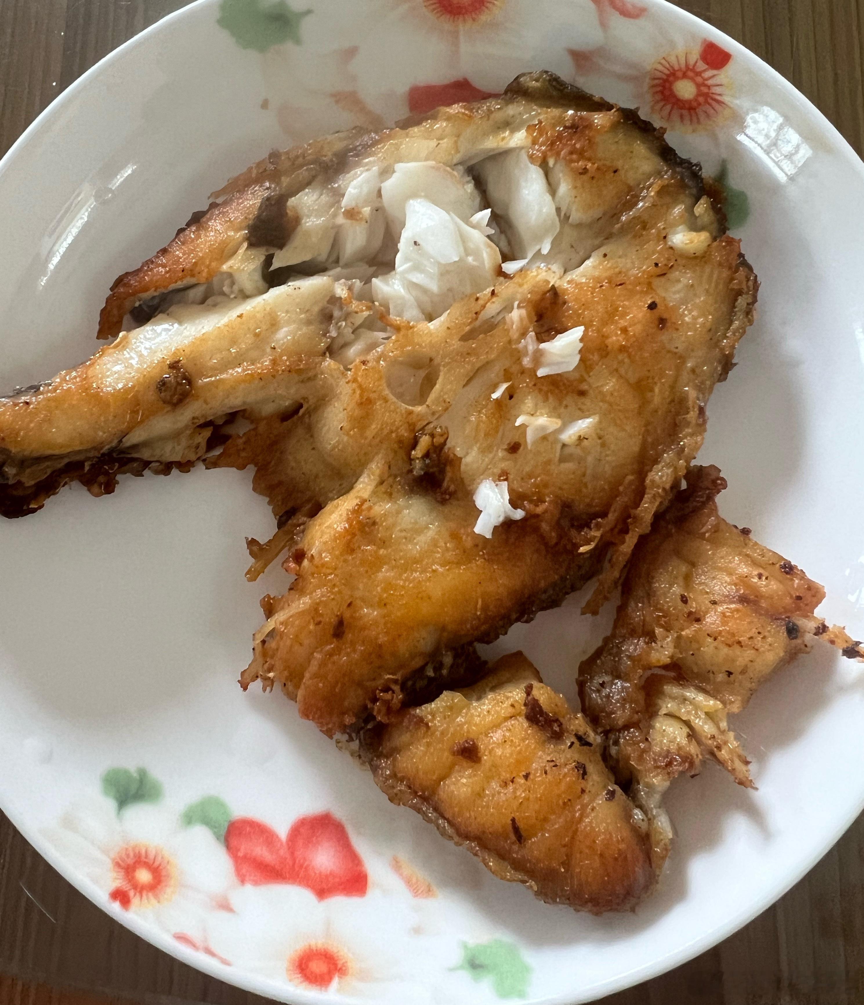 刚下楼吃了早餐～米米爷爷弄的早餐也是太符合我们的口味了米米看到这个早餐高兴得哈哈