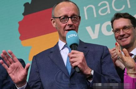 G7闹崩了？，6国集体反对、1票强行通过，默茨当场暴怒：美国这是把盟友当垫脚石。