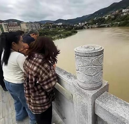 别骂了！这不是她的错！这段感情确实令人唏嘘。七年的相处里男方一直默