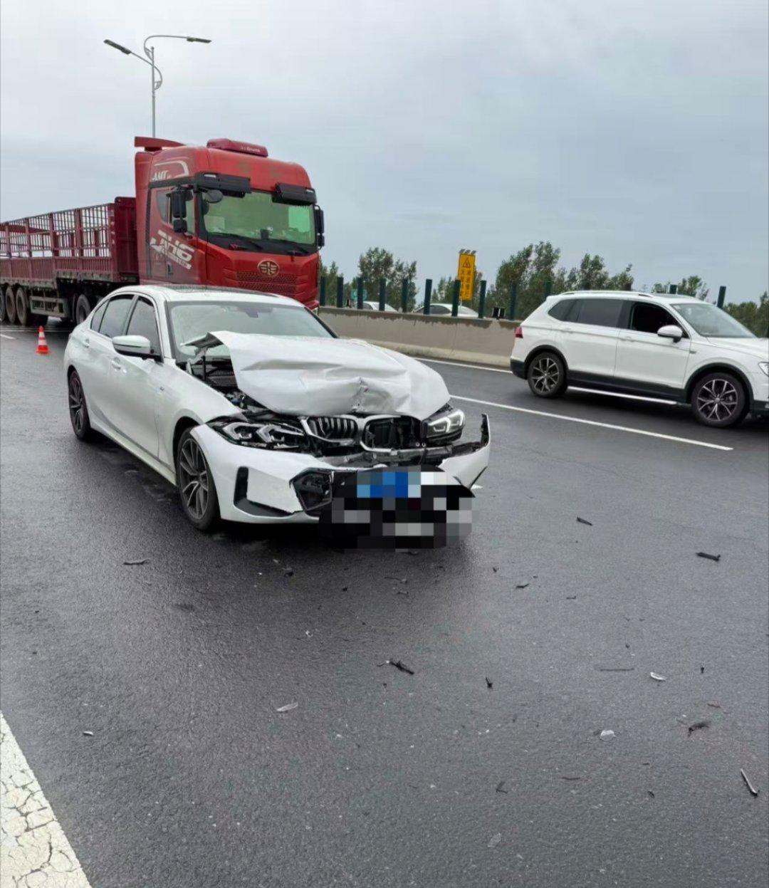 “晚半小时就好了”——这句话像刀子一样从屏幕里飞出来，扎得全网一激灵。说这话的是