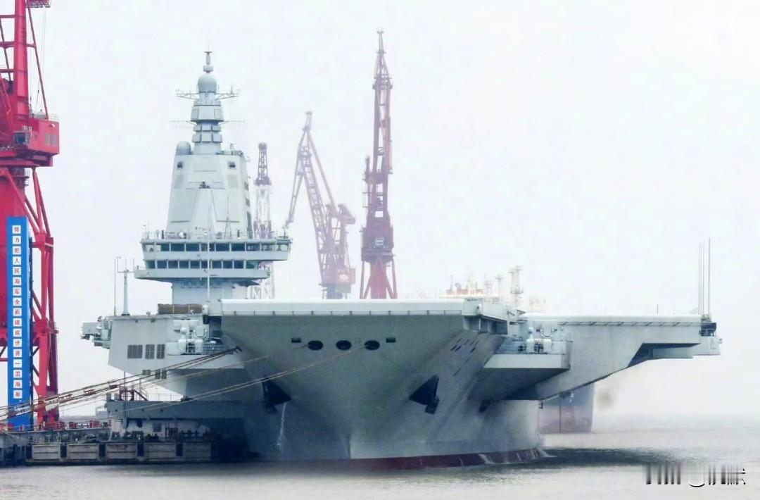 【福建舰很强大——与美军相比仍有巨大差距！！！】福建舰作为我国第一艘弹射型航母于