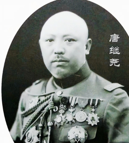 1918年，已经嫁为人妇的钱秀芬，她被邀请到唐继尧家里打麻将，谁知道，唐继尧当着