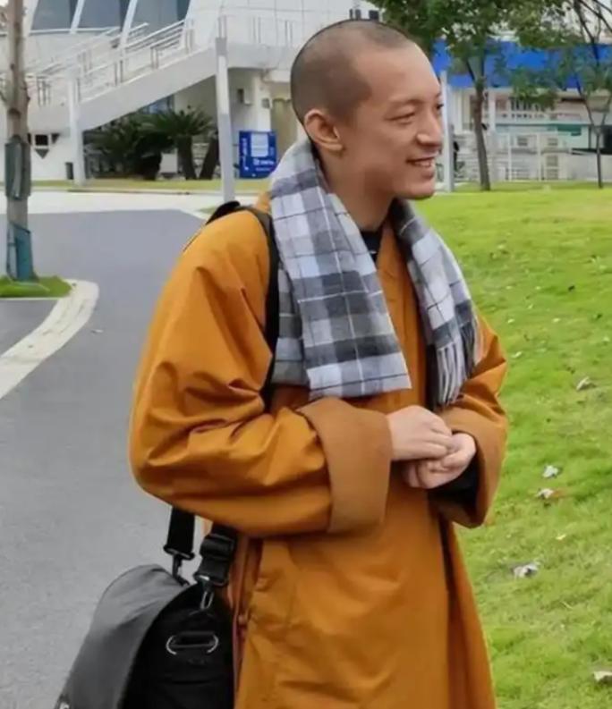 北大数学天才柳智宇出家12年后还俗。他留下了一句让无数人沉默的话：“寺庙里的