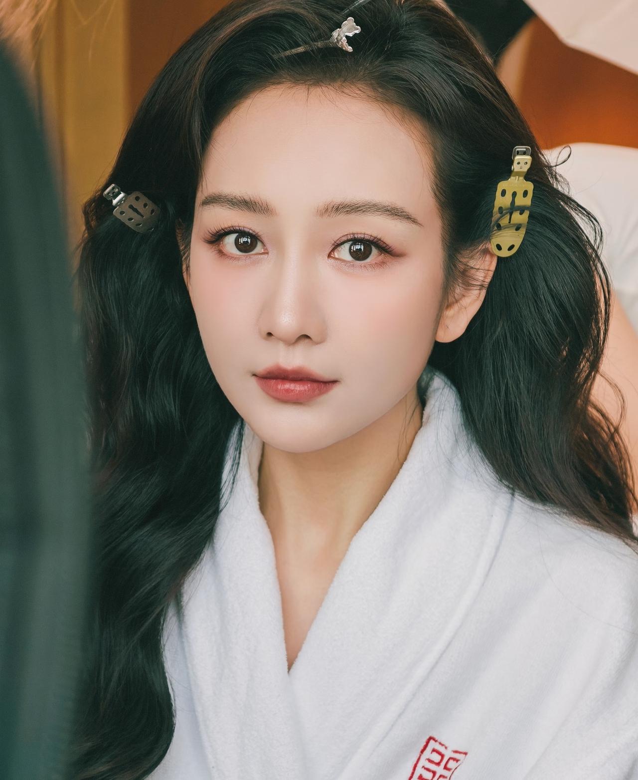 43岁的王鸥，给所有女人提了醒，无论你年轻的时候多么漂亮，精力多么好，有了孩