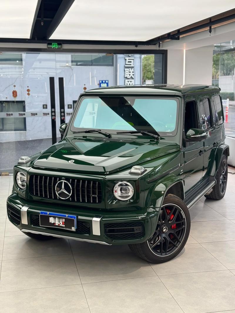 200多万大奔驰在加油站被加错油，趴窝了，这钱谁来赔？近日，杭州市一女士开着2