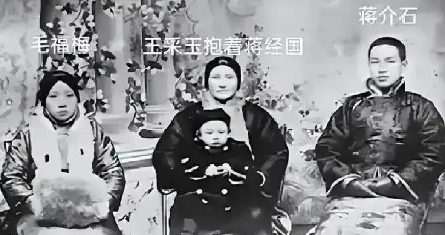 蒋介石私生活有多混乱？贴身秘书晚年才敢说破，宋美龄的做法绝了。蒋介石的私生活有多混乱？很多人都只看到