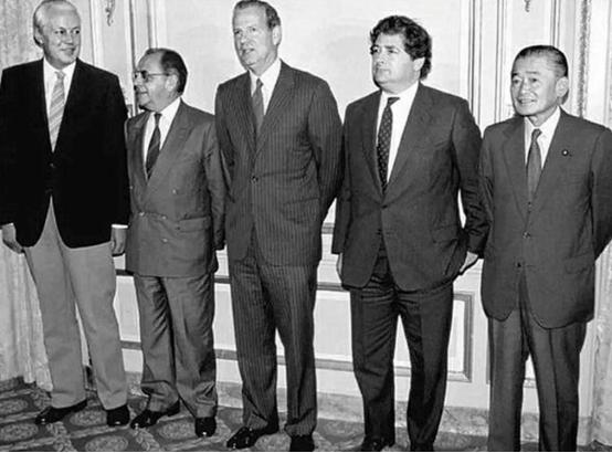 失去、没落，日式悲剧。日本错失了互联网，又错失了人工智能，可控核聚变也沾不上边，