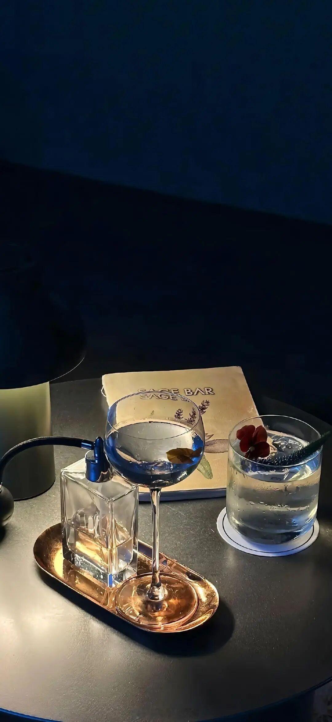 你走的时候没有回头，我却把余生都看成了你的背影。——村上春树早安