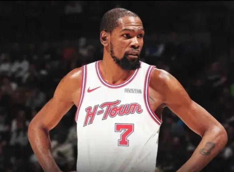 杜兰特今天又打了43分钟！不过今天是因为打了加时赛，首发五人里除了谢泼德，其他