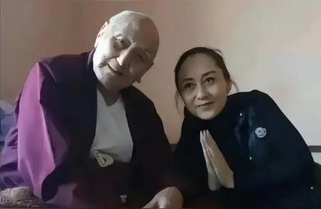 61岁李连杰和63岁利智合照流出，网友直呼：岁月不饶人啊！哎哟喂，说起李连杰和