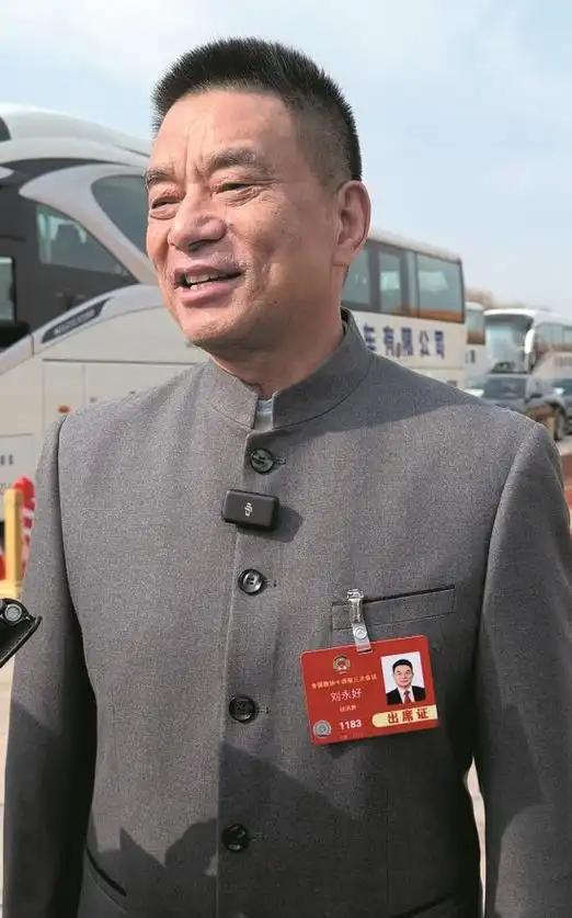 ·全国政协委员刘永好刚抛出这个想法，网上就炸锅了。他简单算了一笔账：14亿人每人