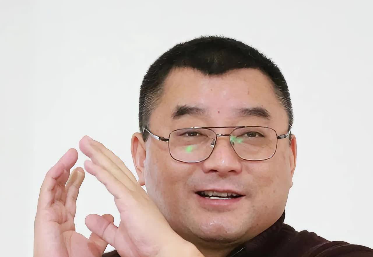 聂圣哲对董宇辉的批判，我认为批判的非常对，董宇辉无病呻吟，说着假大空的空话，诱导