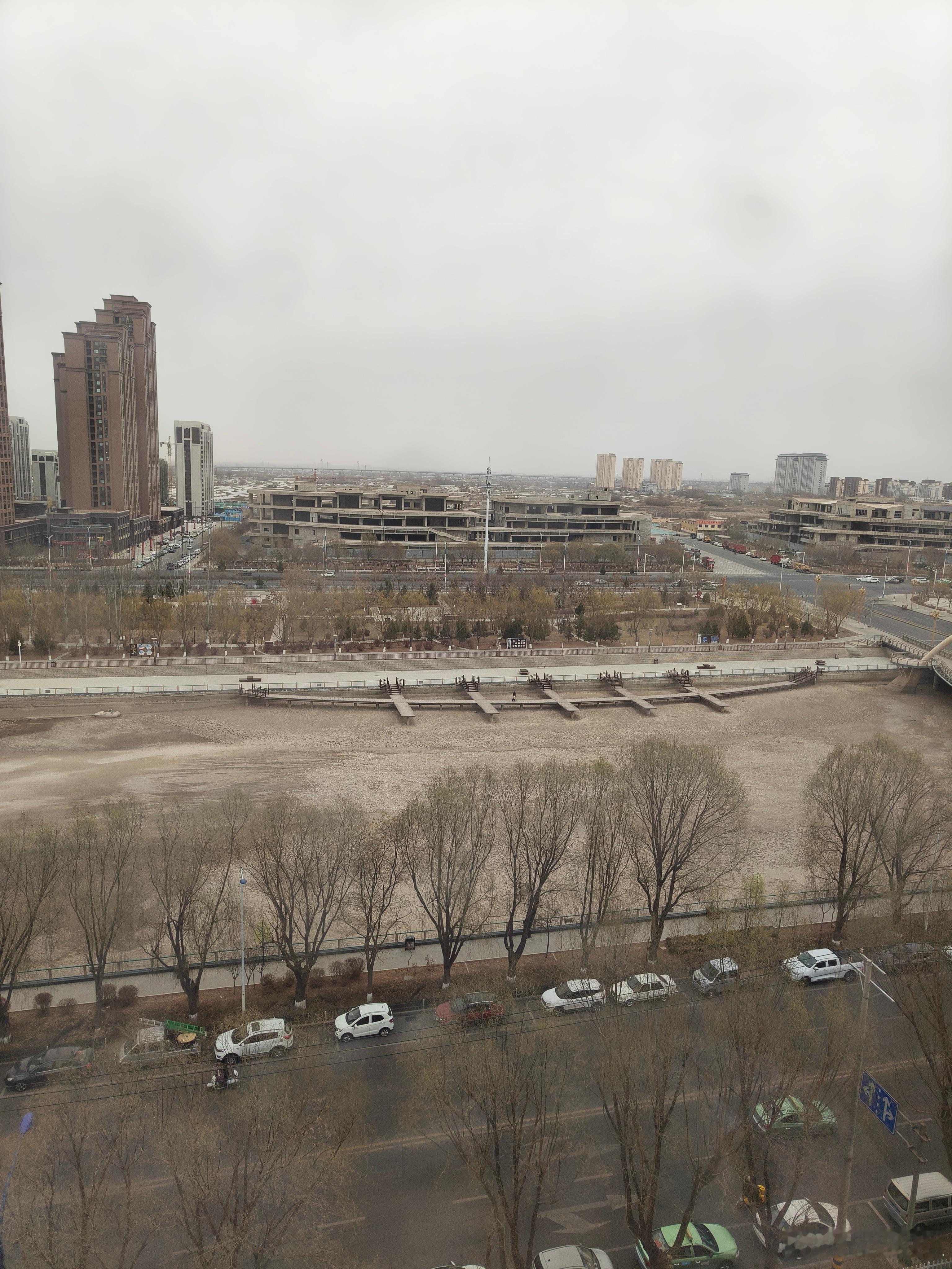 谁懂南方人第一次到甘肃的震惊？第一次到甘肃，真的好像失去了颜色一样，世界变成了单