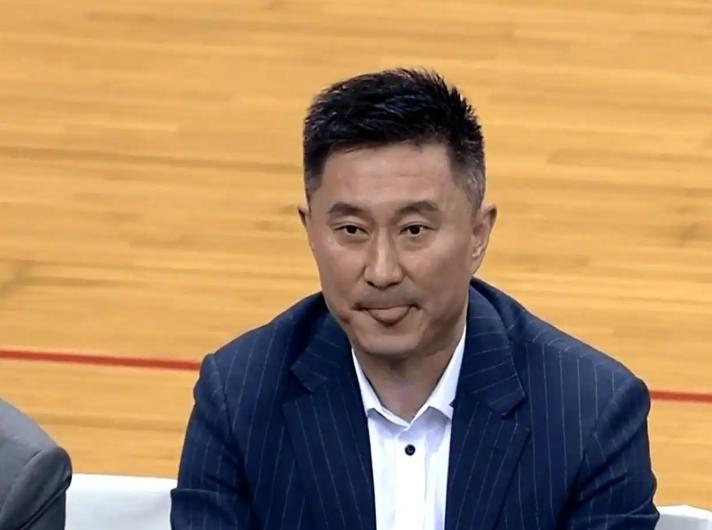 杜锋早就看穿中国男篮了！ 日本惨败后，球迷喊他救火，可杜锋根本不会轻易回头。