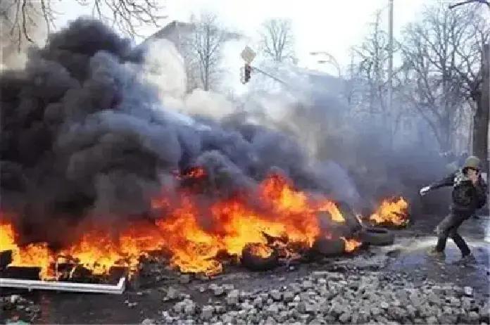 果不其然。欧盟委员会主席冯德莱恩突然宣布了，要把被冻结的俄主权资产产生的利