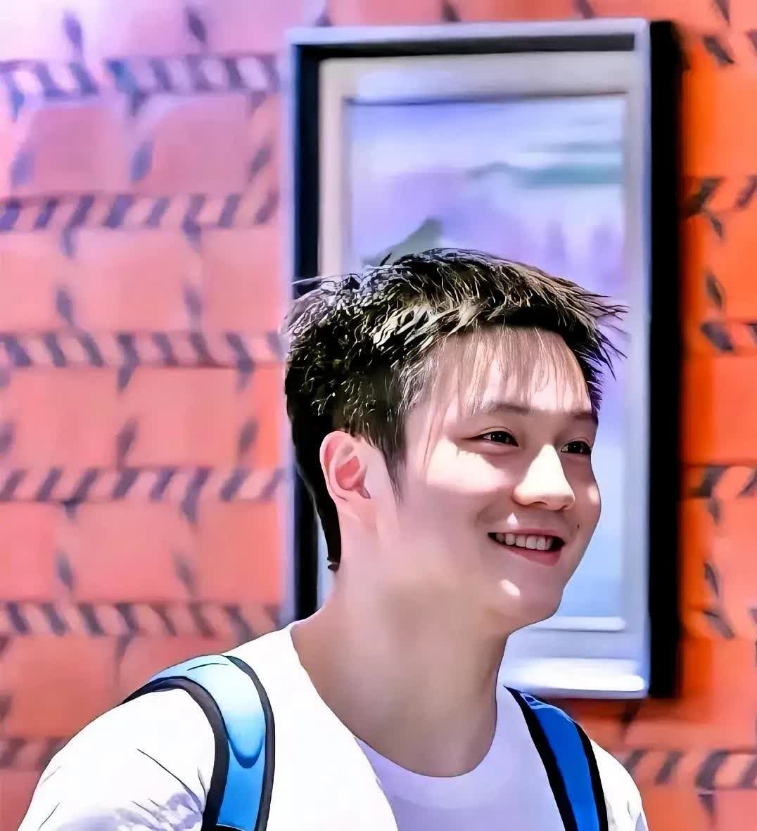 樊振东理想中的另一半，会是谁呢？樊振东说：我理想中的另一半，是一个跟