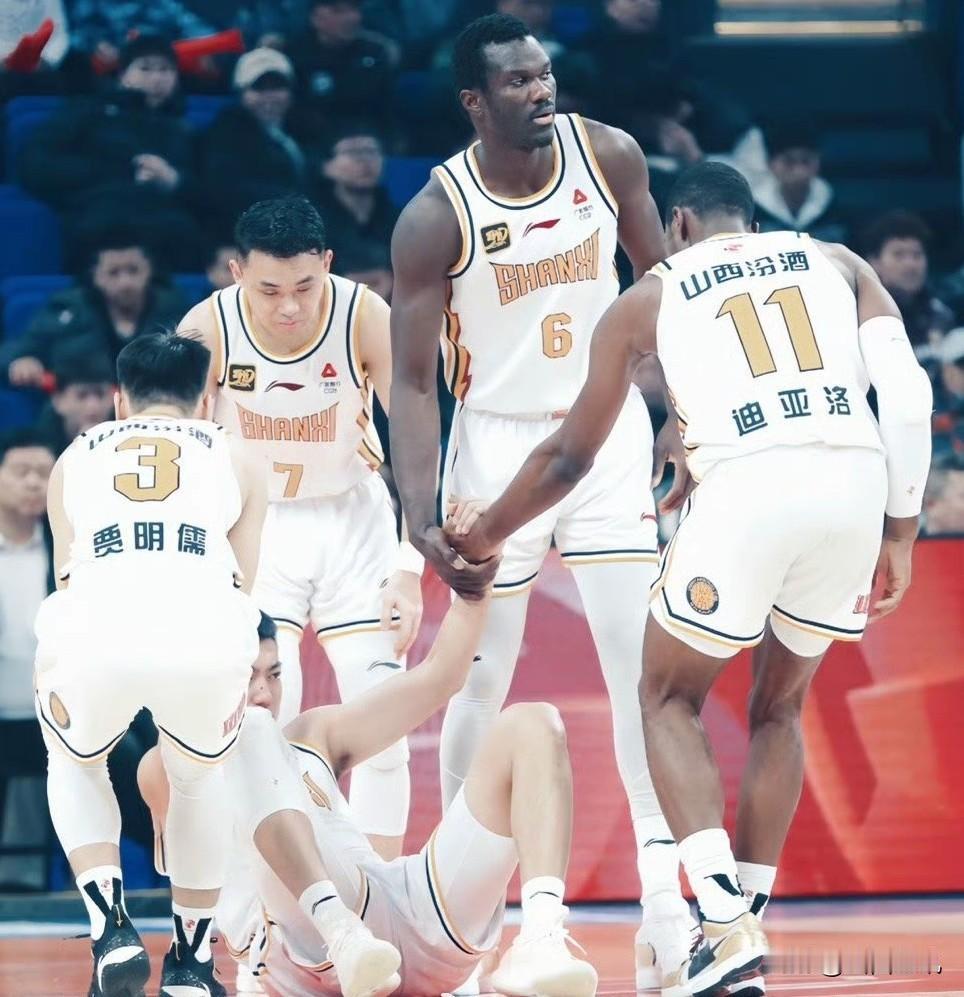 传闻大翻转:不是迪亚洛，但也值得期待。昨天晚上，就想告球迷一句话，不是迪亚洛，洗